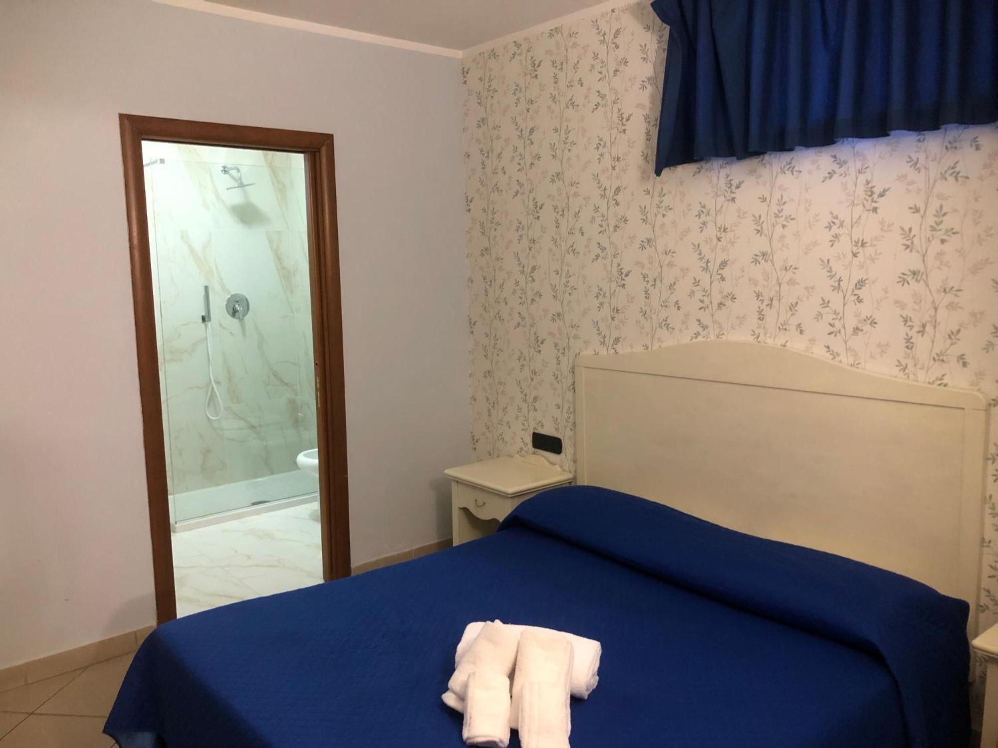 Hotel Serena Napels Buitenkant foto